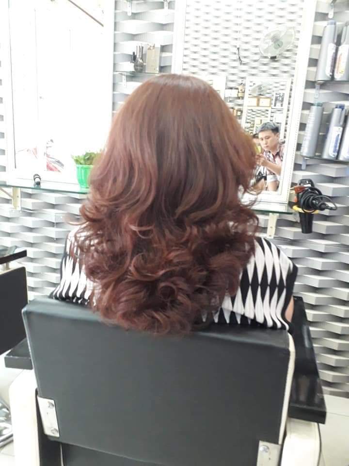 Bạn đang tìm kiếm một địa chỉ làm tóc đẹp tại khu vực Bình Tân? Salon Tran Liem sẵn sàng đem đến cho bạn một phong cách tóc đẹp và hoàn hảo với đội ngũ chuyên viên tay nghề cao và dịch vụ chuyên nghiệp.
