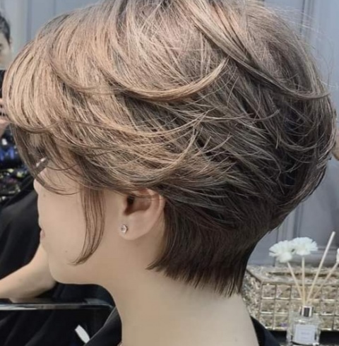 TÓC BOB NHẬT HÀN: Kiểu tóc bob Nhật Hàn là sự kết hợp tinh tế giữa phong cách Nhật Bản và Hàn Quốc. Với kiểu tóc này, bạn sẽ cảm thấy tự tin, cá tính và nổi bật hơn. Hãy xem hình ảnh cho kiểu tóc này để thấy được sức hút của nó.
